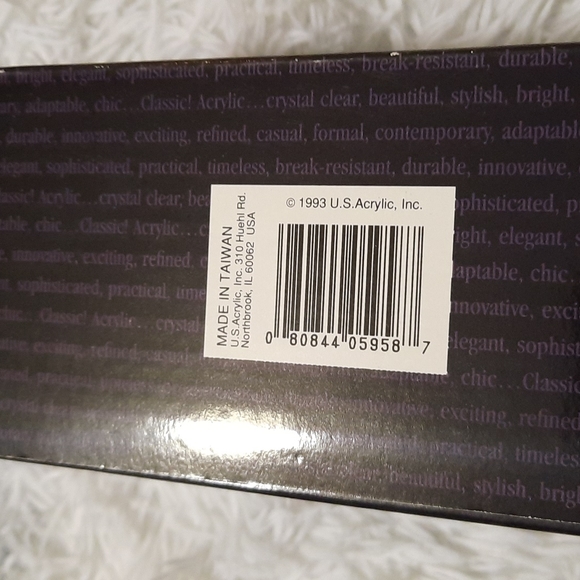 U.S Acrylic Towel Holder - Picture 3 of 6